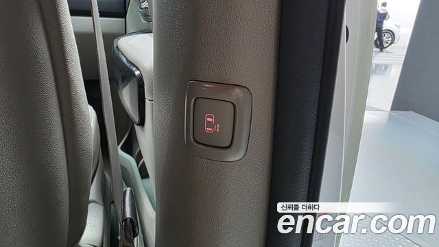Kia Carnival 9-seater Prestige 2016 — фото 33