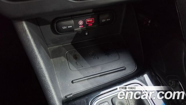Kia Niro Prestige 2017 — фото 12