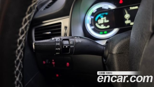 Kia Niro Prestige 2017 — фото 20