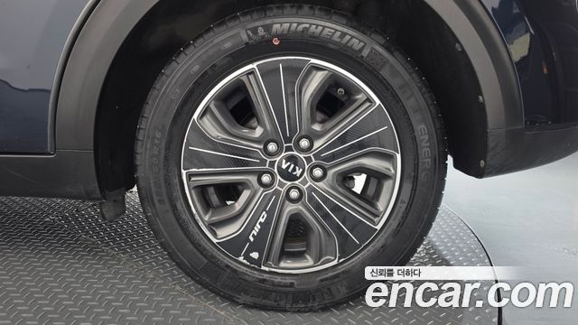 Kia Niro Prestige 2017 — фото 21