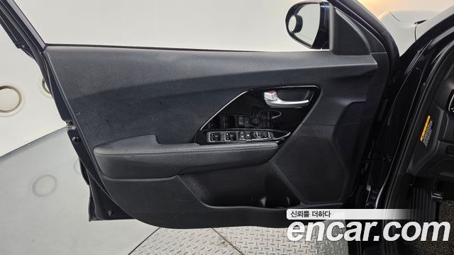 Kia Niro Prestige 2017 — фото 24
