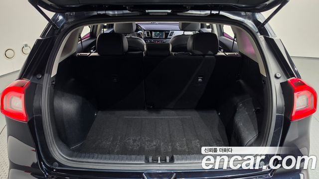 Kia Niro Prestige 2017 — фото 27