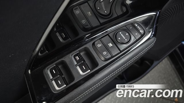 Kia Niro Prestige 2017 — фото 32