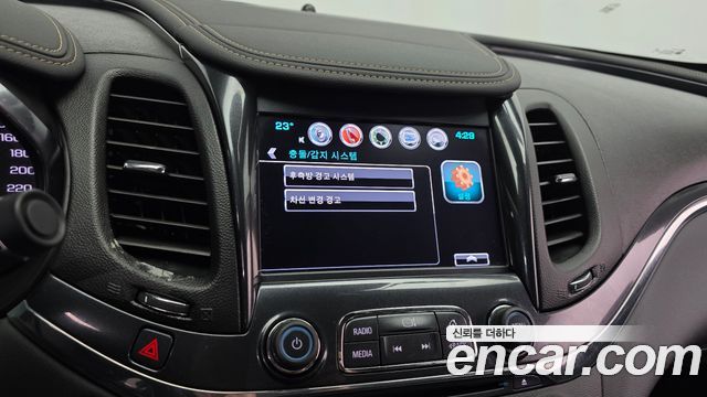 Chevrolet Impala 2.5 Premier 2018 — фото 17