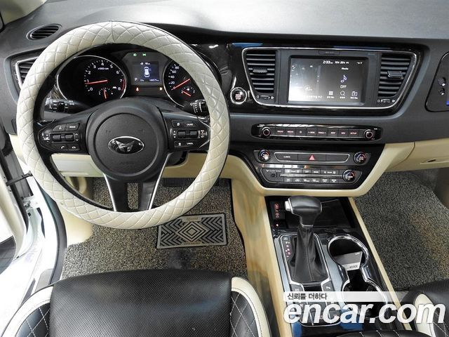Kia Carnival 9-seater Limousine(Special vehicle) 2019 — фото 9
