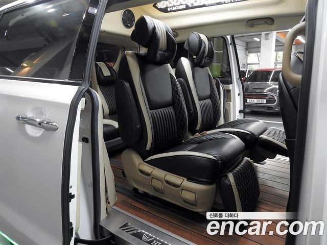 Kia Carnival 9-seater Limousine(Special vehicle) 2019 — фото 16