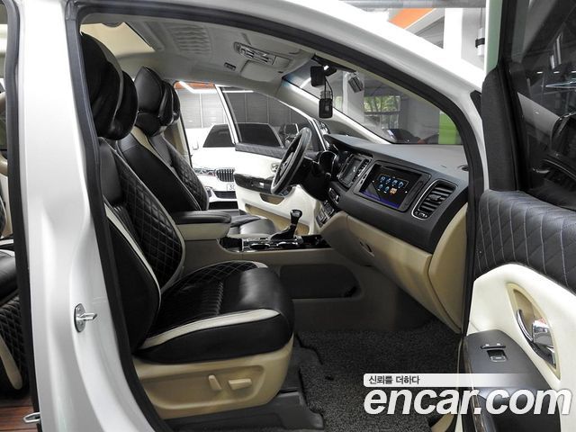 Kia Carnival 9-seater Limousine(Special vehicle) 2019 — фото 22