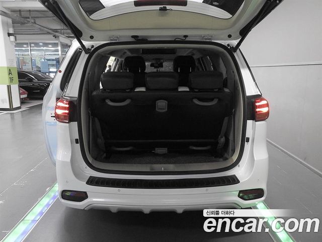 Kia Carnival 9-seater Limousine(Special vehicle) 2019 — фото 23