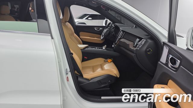 Volvo XC60 (II) B5 Inscription 2022 — фото 26