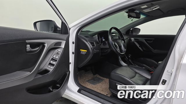 Hyundai Avante 1.6 GDi Modern Standard 2015 — фото 10