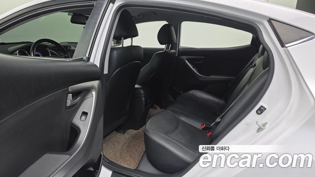 Hyundai Avante 1.6 GDi Modern Standard 2015 — фото 17