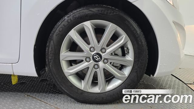 Hyundai Avante 1.6 GDi Modern Standard 2015 — фото 21