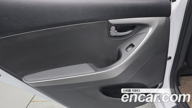 Hyundai Avante 1.6 GDi Modern Standard 2015 — фото 25