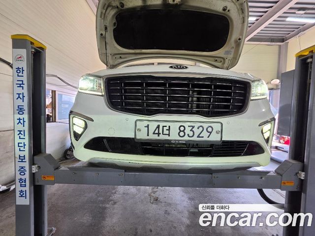 Kia Carnival 9-Seater Prstige