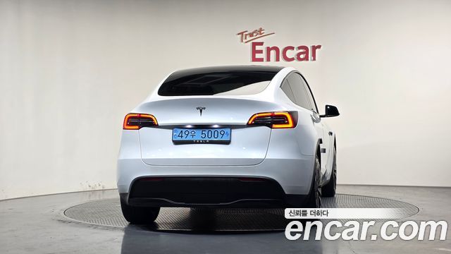 Tesla Model Y RWD 2024 — фото 4