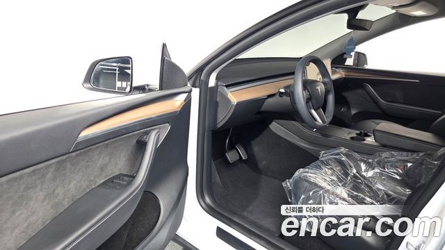 Tesla Model Y RWD 2024 — фото 10
