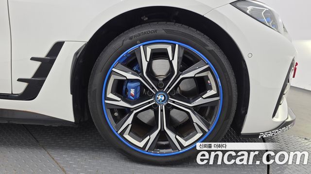 BMW i4 eDrive40 M Sports Pro 2023 — фото 21