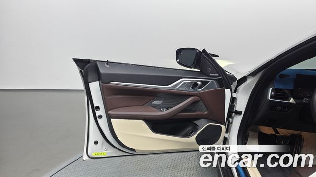 BMW i4 eDrive40 M Sports Pro 2023 — фото 24