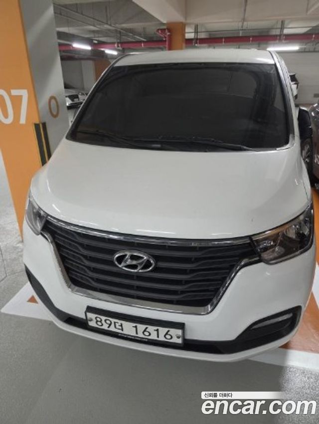 Hyundai Grand Starex Van 3-Seater Smart