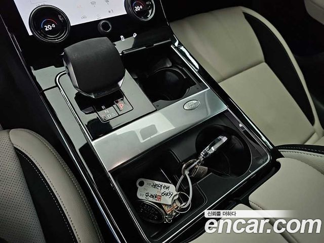 Land Rover Range Rover Velar 2.0 P250 R-Dynamic SE 2023 — фото 8