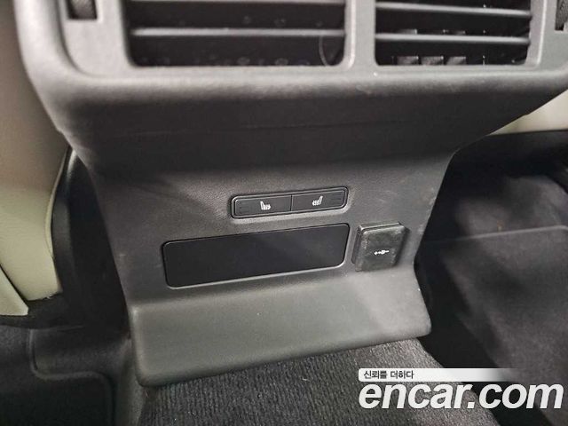 Land Rover Range Rover Velar 2.0 P250 R-Dynamic SE 2023 — фото 18