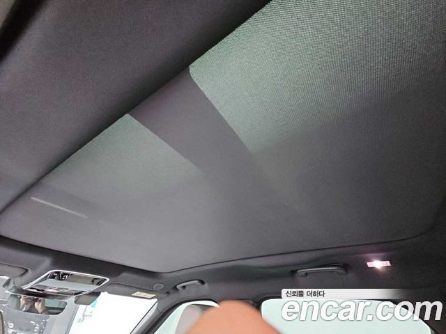 Land Rover Range Rover Velar 2.0 P250 R-Dynamic SE 2023 — фото 19