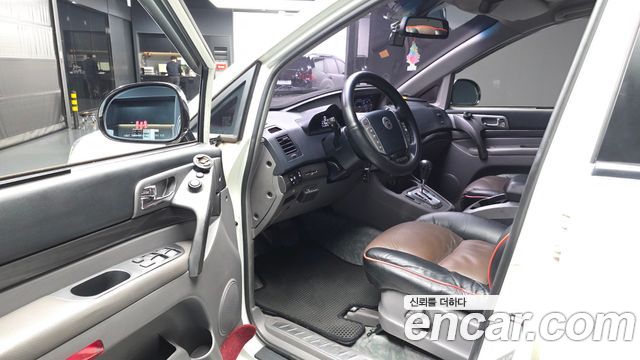 KG Mobility (SsangYong) Korando Turismo 4WD GT 11-seater 2014 — фото 10