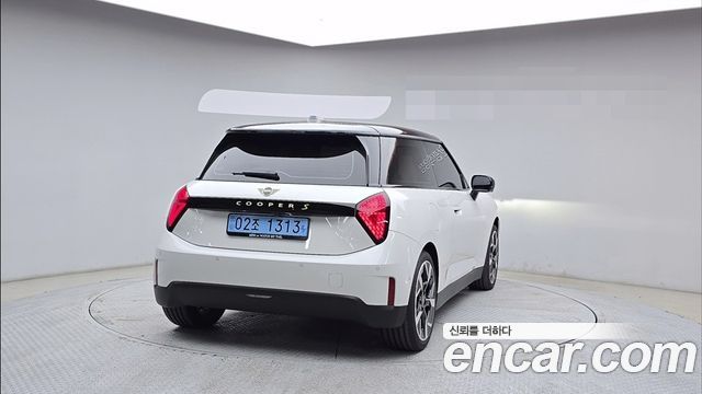 MINI Cooper Electric (IV) SE Favoured 2026 — фото 2