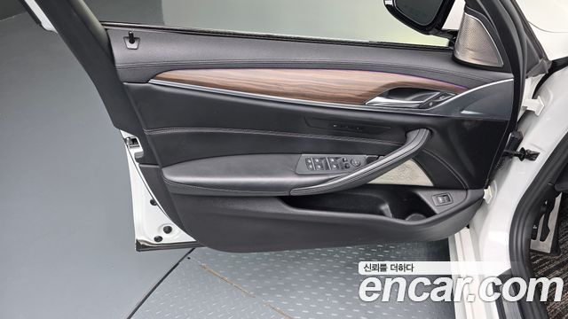 BMW 5 Series (G30) 530i xDrive M Sport Package Plus 2018 — фото 24