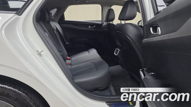 Kia K5 (III) 2.0 LPI(Renter car) Strandard 2023 — фото 11