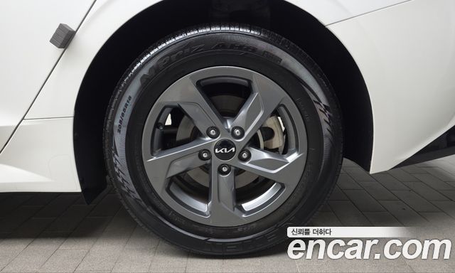 Kia K5 (III) 2.0 LPI(Renter car) Strandard 2023 — фото 21