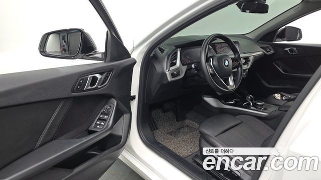 BMW 1 Series (F40) 118d Joy 2021 — фото 10