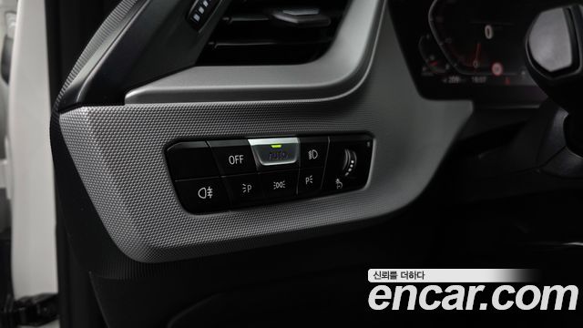 BMW 1 Series (F40) 118d Joy 2021 — фото 17