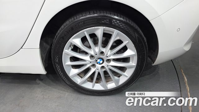 BMW 1 Series (F40) 118d Joy 2021 — фото 21