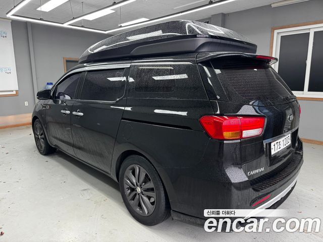 Kia Carnival 9-seater Hi-Limousine Prestige 2016 — фото 2