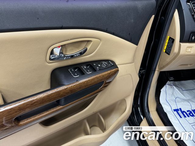 Kia Carnival 9-seater Hi-Limousine Prestige 2016 — фото 15