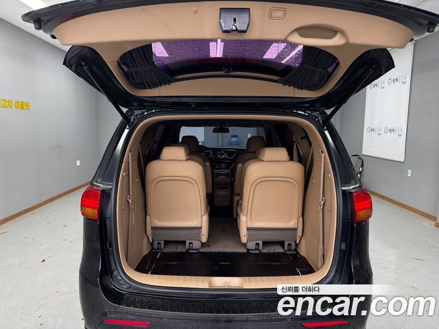 Kia Carnival 9-seater Hi-Limousine Prestige 2016 — фото 24