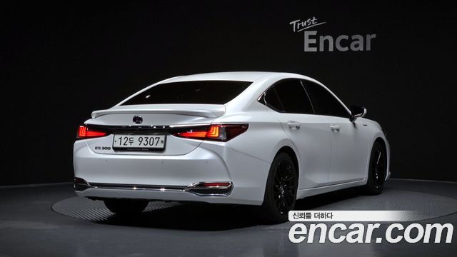 Lexus ES300h (VII) Executive 2019 — фото 2