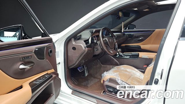 Lexus ES300h (VII) Executive 2019 — фото 10