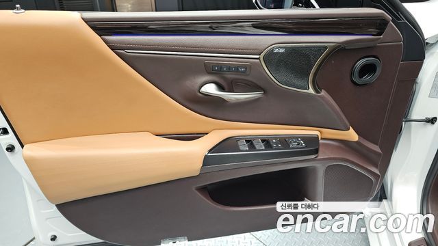 Lexus ES300h (VII) Executive 2019 — фото 24