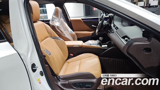 Lexus ES300h (VII) Executive 2019 — фото 26