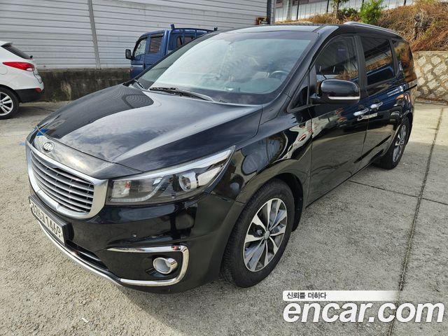 Kia Carnival 9-seater Luxury