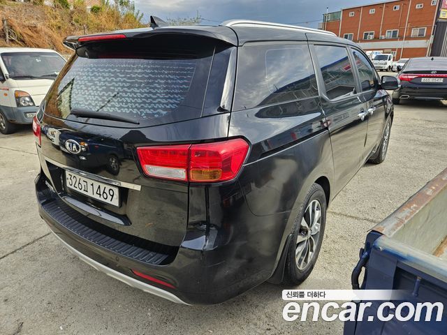 Kia Carnival 9-seater Luxury 2017 — фото 3