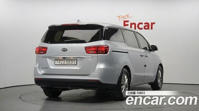 Kia Carnival 11-Seater Deluxe 2020 — фото 2