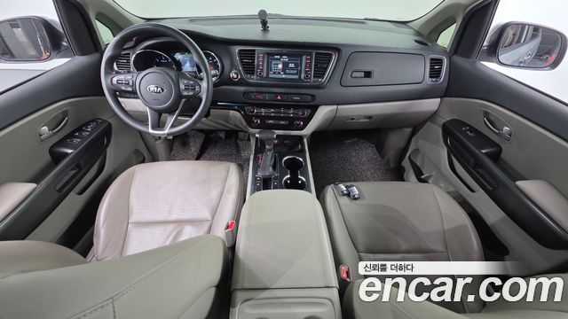 Kia Carnival 11-Seater Deluxe 2020 — фото 7