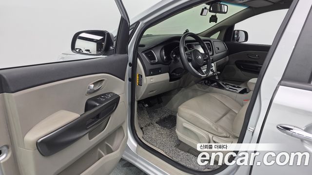 Kia Carnival 11-Seater Deluxe 2020 — фото 10
