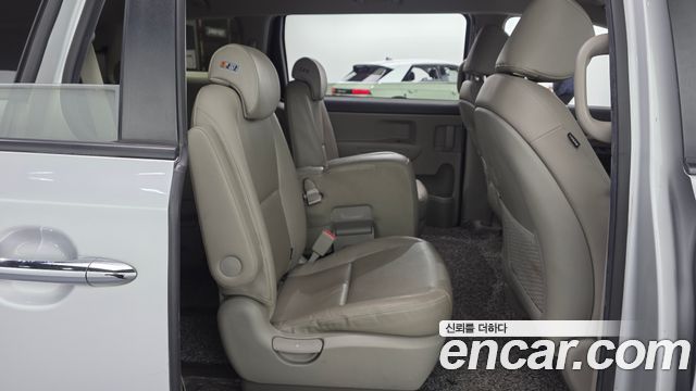 Kia Carnival 11-Seater Deluxe 2020 — фото 12