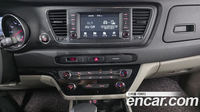 Kia Carnival 11-Seater Deluxe 2020 — фото 14
