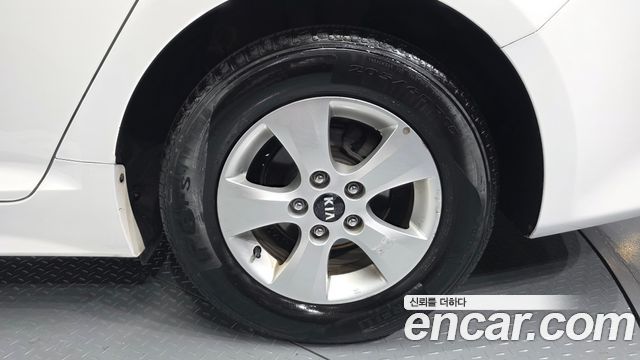 Kia K5 LPI Deluxe 2015 — фото 21