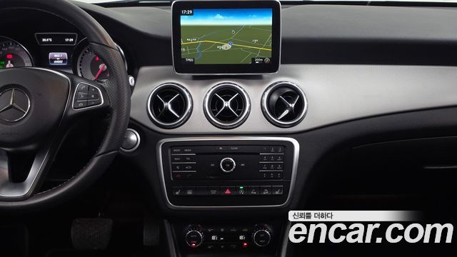 Mercedes-Benz GLA-Class (X156) GLA200 d 4MATIC 2016 — фото 14